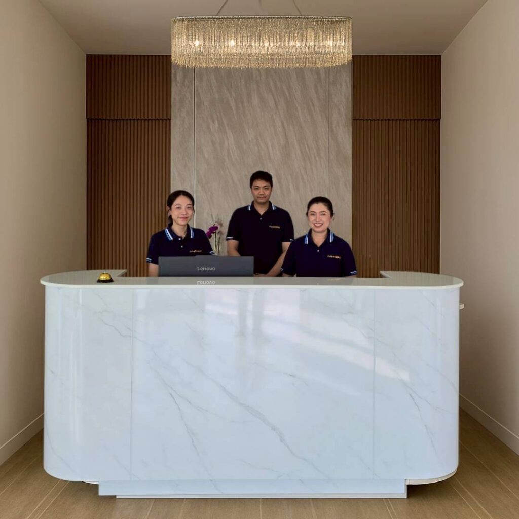 𝗡𝗼𝗿𝘁𝗵𝗲𝗿𝗹𝘆 โรงแรมสไตล์ 𝗠𝗼𝗱𝗲𝗿𝗻𝗔𝗿𝗰𝗵
ตั้งอยู่ใจกลางเมืองเชียงรายใกล้สถานที่ท่องเที่ยวสำคัญ ห้องพักตกแต่งสไตล์ 𝗠𝗶𝗻𝗶𝗺𝗮𝗹 𝗖𝗼𝘇𝘆 พร้อมสิ่งอำนวยความสะดวกครบครัน