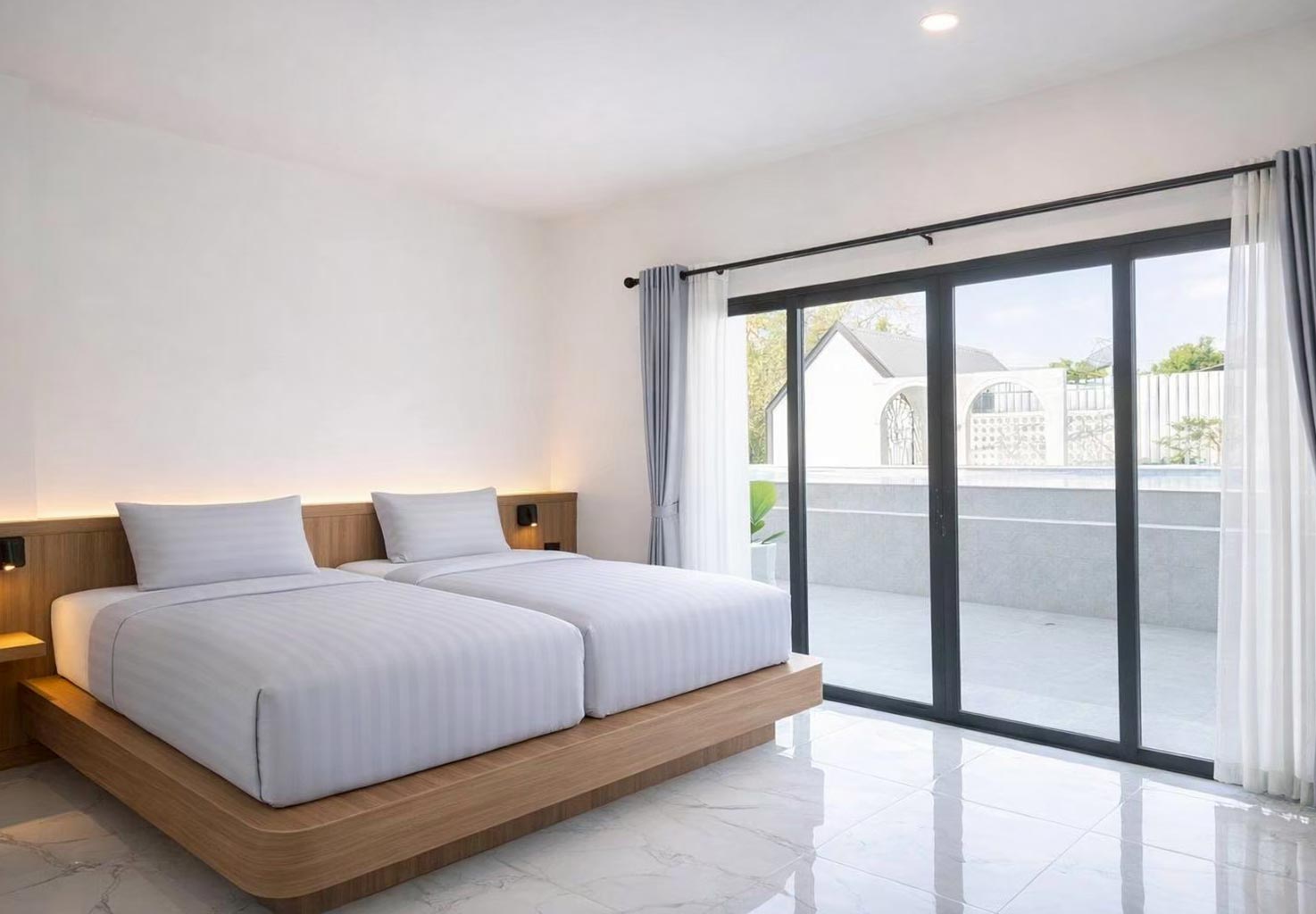 Deluxe Pool Access Room